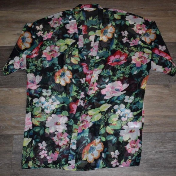 Lulu Kimono - Picture 3 of 3